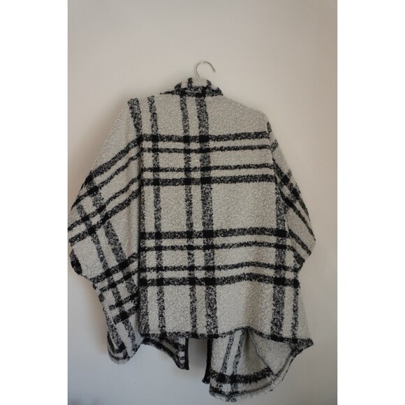World Market one size black and white super soft polyester cape - Picture 5 of 5